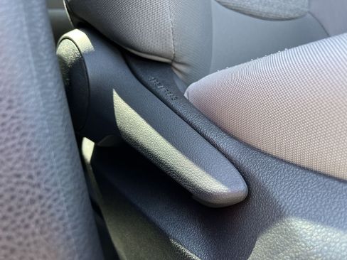 Used 2025 Toyota Sienna LE FWD image 25