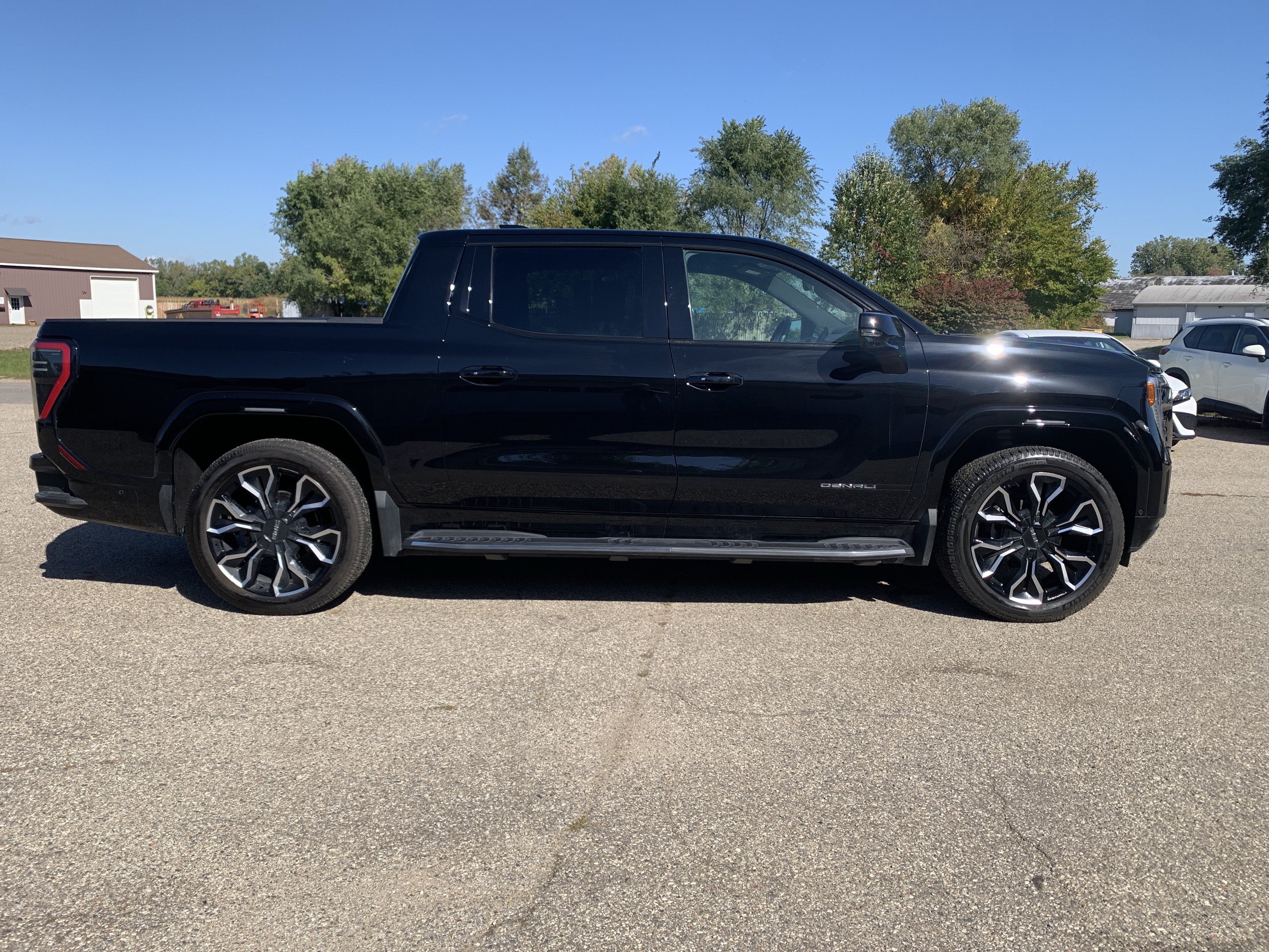 Used 2025 GMC Sierra EV Denali AWD/4WD image 2