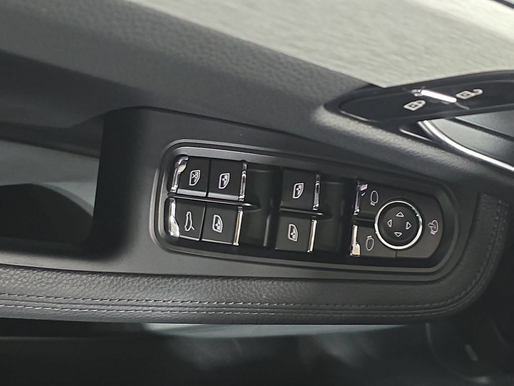 Certified 2026 Porsche Macan AWD/4WD image 21