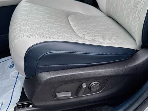 Certified 2026 Kia Carnival EX FWD image 22