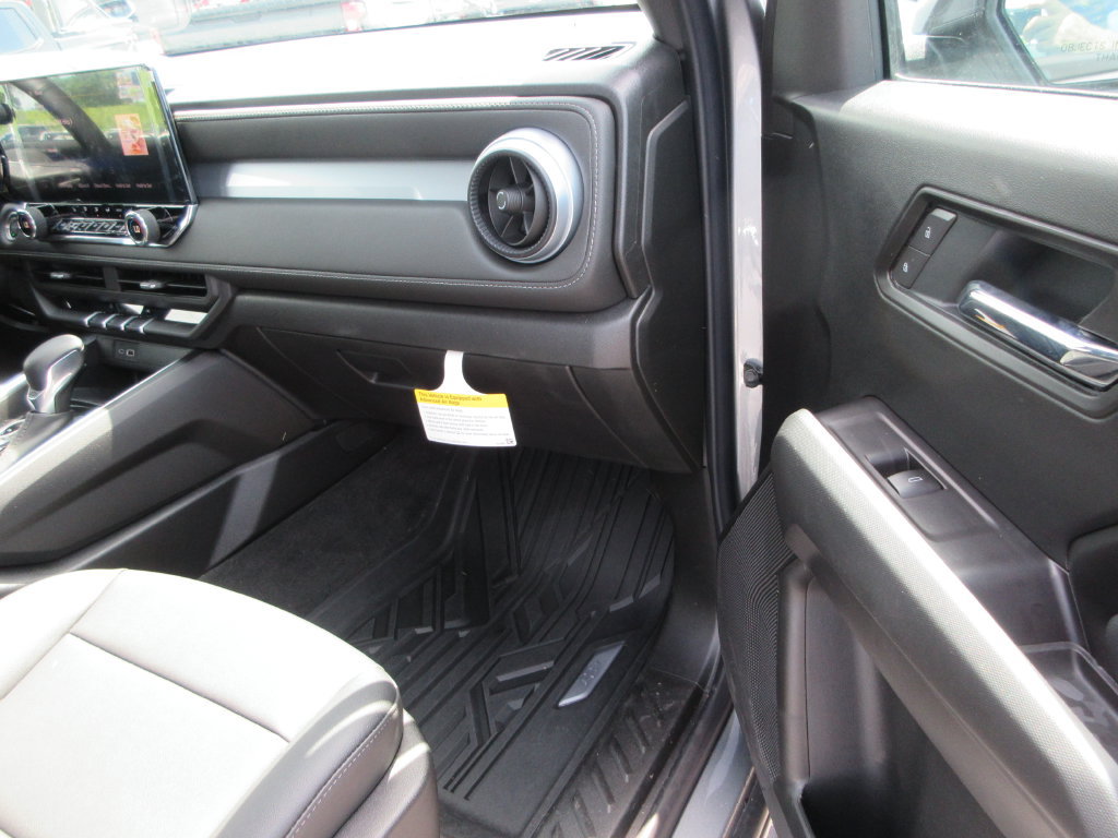 New 2026 Chevrolet Colorado LT w/ LT Convenience Package AWD/4WD image 18