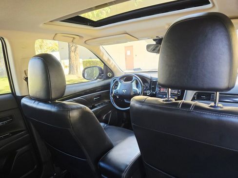 Used 2018 Mitsubishi Outlander SEL image 35