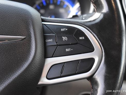 Used 2020 Chrysler Pacifica Touring-L FWD image 20