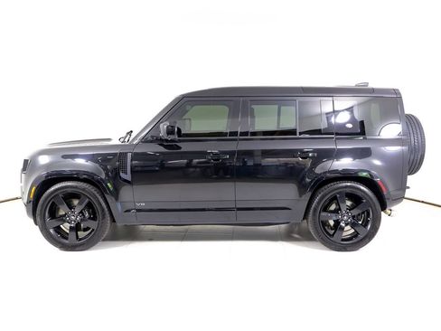 Used 2024 Land Rover Defender 110 V8 AWD/4WD image 2