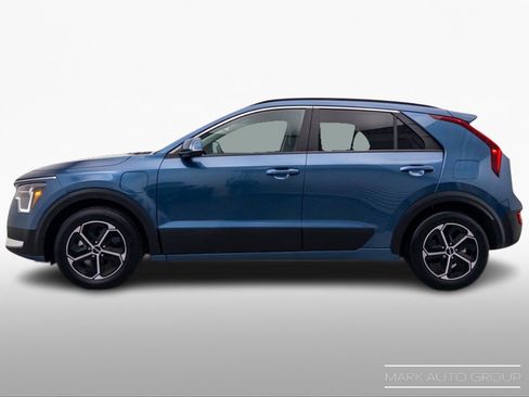 Used 2023 Kia Niro EX image 8