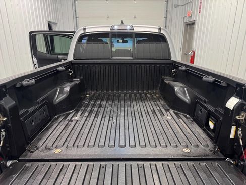 Used 2016 Toyota Tacoma TRD Off-Road image 15