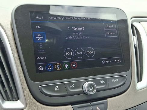 Used 2022 Chevrolet Malibu LT FWD image 16