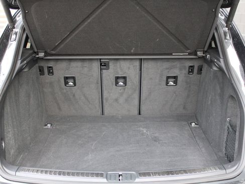 Certified 2023 Porsche Macan Turbo image 24