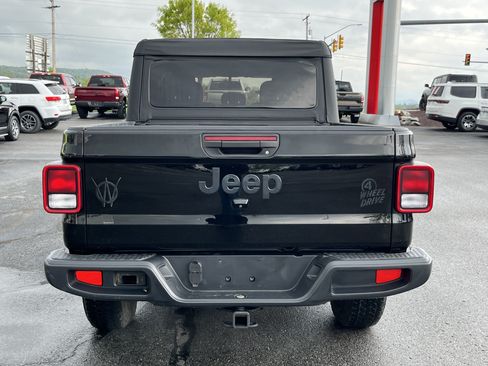 Used 2021 Jeep Gladiator Sport AWD/4WD image 4