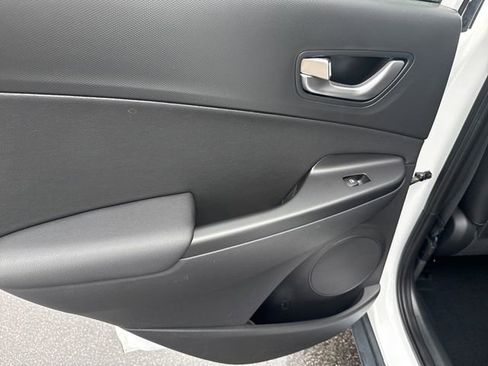 Used 2023 Hyundai Kona Limited AWD/4WD image 17