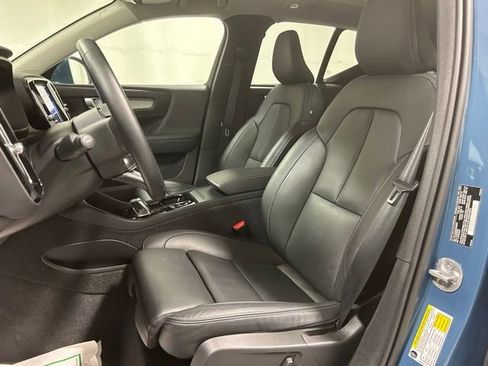 Used 2025 Volvo XC40 B5 Plus AWD/4WD image 7
