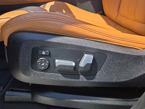 Used 2021 BMW X7 xDrive40i w/ Cold Weather Package image 10