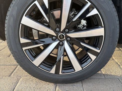 New 2026 Volvo XC90 B5 Core w/ Protection Package Premier image 8