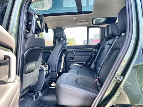 New 2026 Land Rover Defender 110 X-Dynamic SE image 15