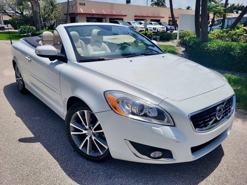Used 2013 Volvo C70 T5 FWD image 2