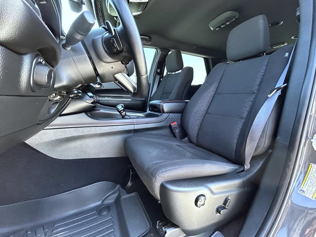 Used 2025 Dodge Durango GT w/ Blacktop Package AWD/4WD image 11