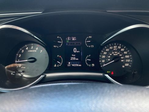 Used 2019 Toyota Sequoia Platinum AWD/4WD image 17