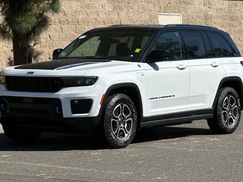 New 2023 Jeep Grand Cherokee Trailhawk w/ Advanced Protech Group II AWD/4WD image 7