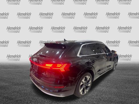 Used 2022 Audi e-tron Premium Plus AWD/4WD image 2