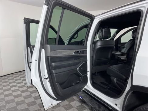 Used 2024 Jeep Wagoneer Series II w/ Flexible Seating Group RWD image 41