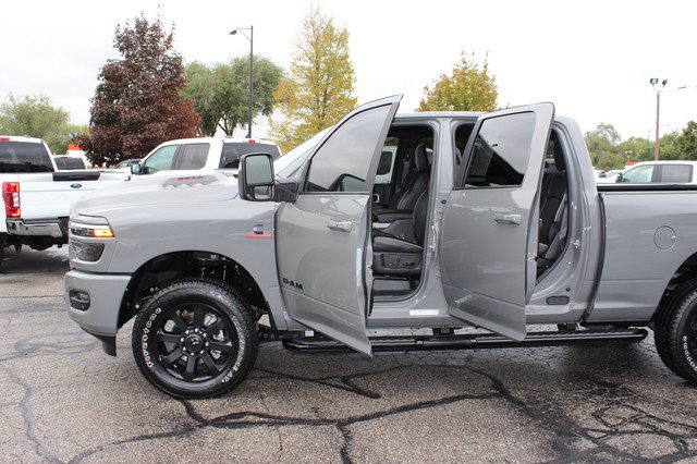 Used 2025 RAM 2500 Laramie w/ Night Edition AWD/4WD image 8