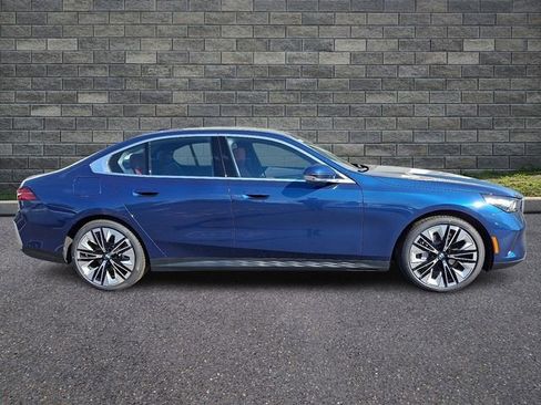 New 2026 BMW 540i xDrive w/ Premium Package AWD/4WD image 7