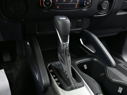 Used 2023 Nissan Frontier SV image 12