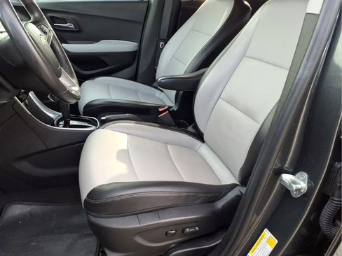 Used 2020 Chevrolet Trax Premier w/ LPO, Cargo Package AWD/4WD image 13