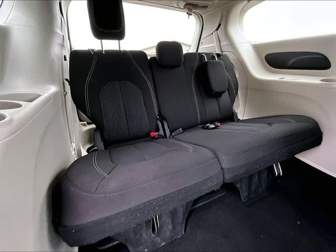 Used 2023 Chrysler Voyager LX FWD image 26