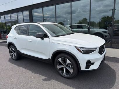 New 2026 Volvo XC40 B5 Plus w/ Protection Package Premier