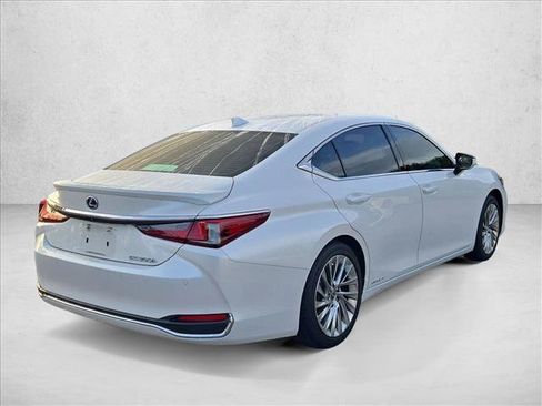 Used 2021 Lexus ES 300h Ultra Luxury w/ Accessory Package 2 FWD image 5