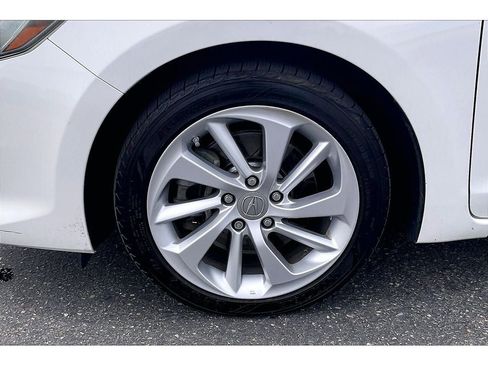 Used 2017 Acura ILX w/ Premium Package FWD image 9