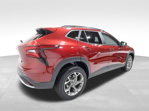 Certified 2025 Chevrolet Trax LT FWD image 4
