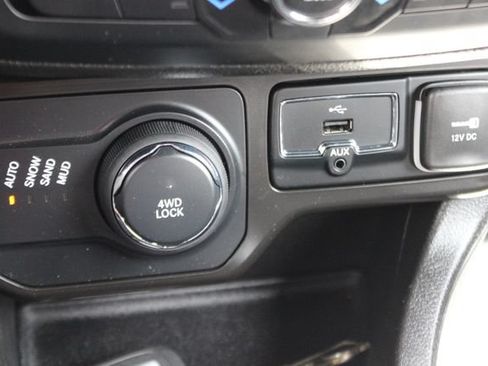Used 2022 Jeep Renegade Altitude w/ Convenience Group AWD/4WD image 10