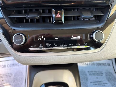 Used 2024 Toyota Corolla LE w/ LE Convenience Package FWD image 24
