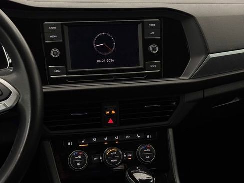 Used 2024 Volkswagen Jetta SE FWD image 22