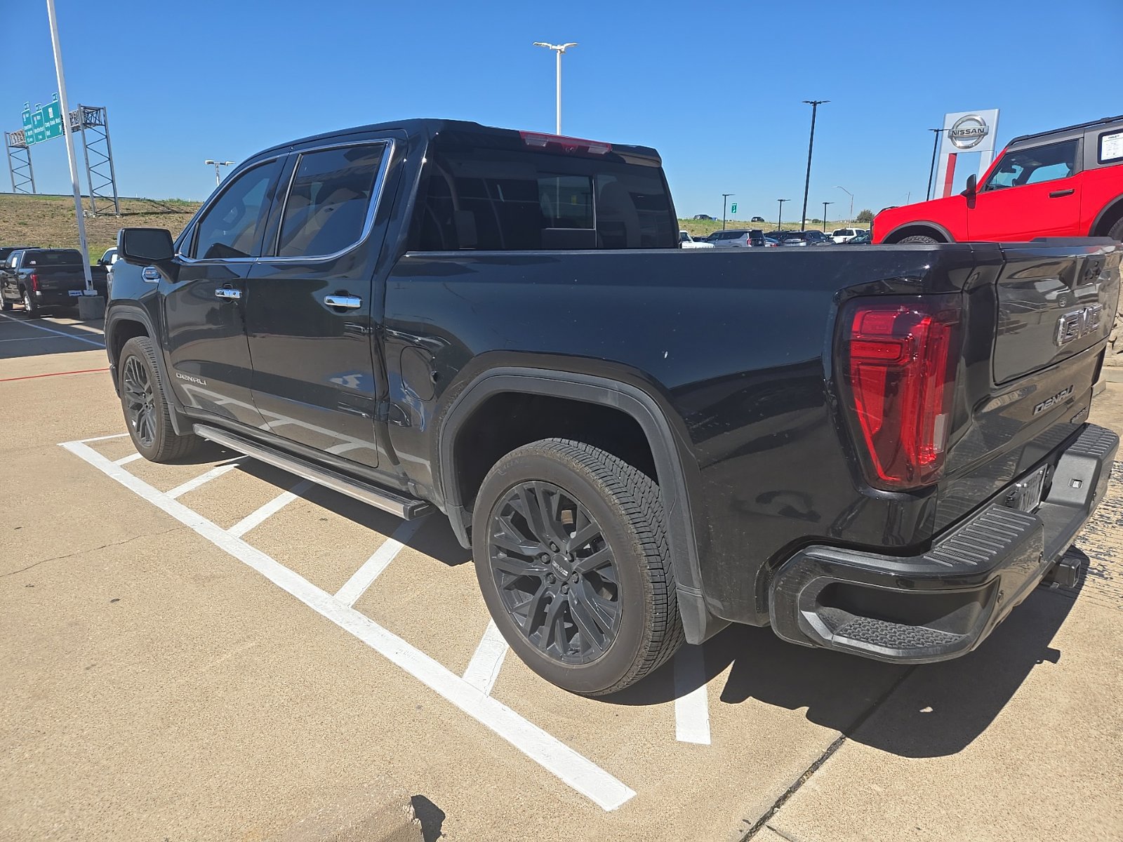 Used 2026 GMC Sierra 1500 Denali w/ Technology Package AWD/4WD image 9