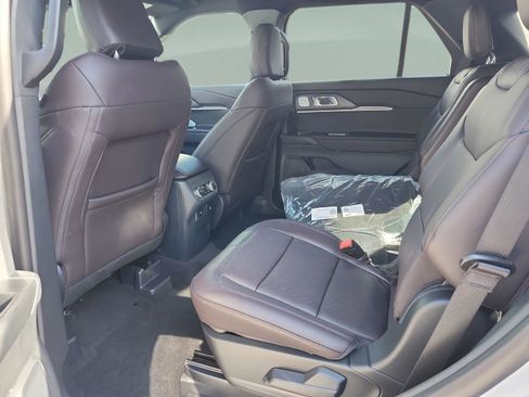 New 2026 Ford Explorer Platinum image 16