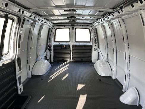 New 2025 GMC Savana 3500 Extended w/ Driver Convenience Package image 18