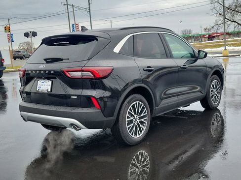 Used 2024 Ford Escape SE image 3