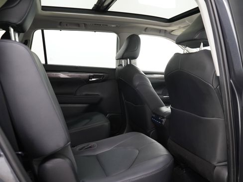 Used 2020 Toyota Highlander Platinum AWD/4WD image 14