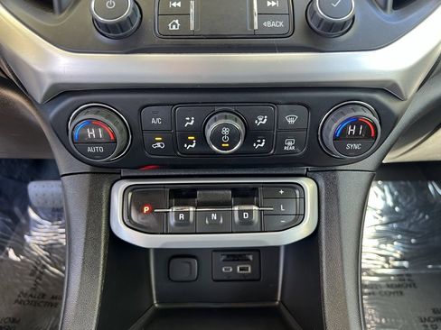 Used 2023 GMC Acadia SLT image 23