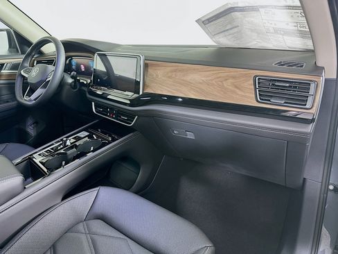 New 2026 Volkswagen Atlas SE image 29