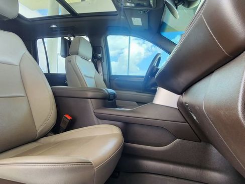 Used 2022 GMC Yukon XL SLT w/ SLT Premium Package image 29