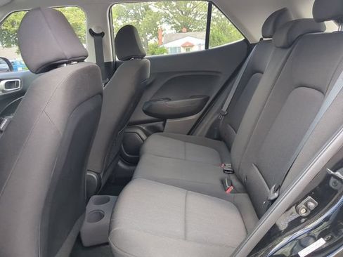 Used 2021 Hyundai Venue SE FWD image 12