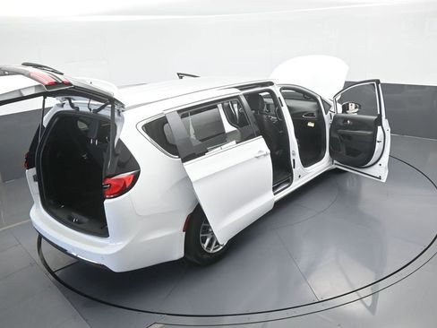 Used 2025 Chrysler Pacifica Select FWD image 63