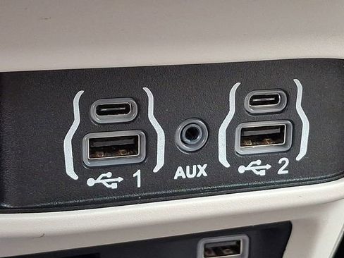 Used 2021 Chrysler Pacifica Touring-L w/ Uconnect Theater Family Group FWD image 25