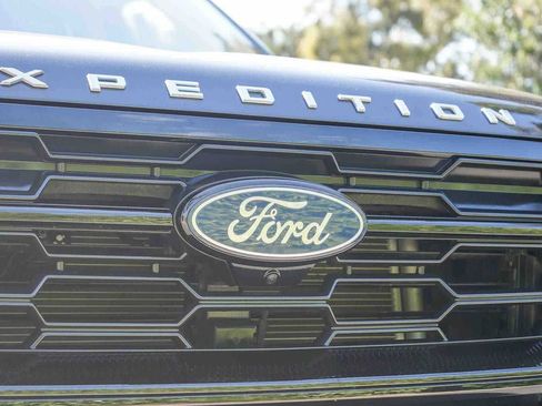 Used 2025 Ford Expedition Max Active RWD image 11