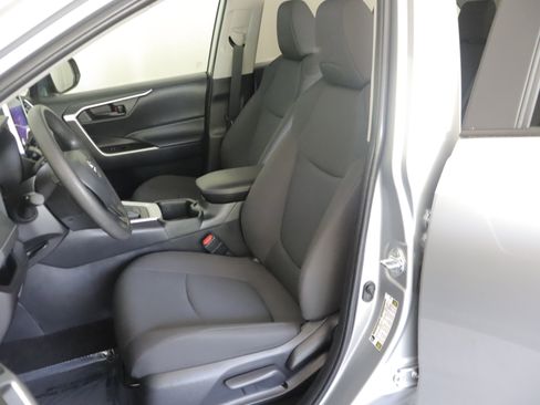 Used 2025 Toyota RAV4 LE AWD/4WD image 7