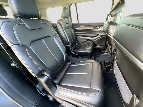 Used 2023 Jeep Grand Cherokee L Limited image 28